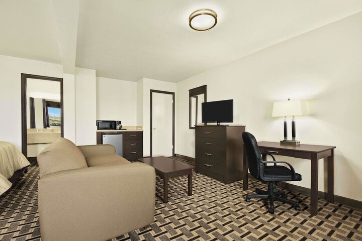 1 King Bed (2 of 5)