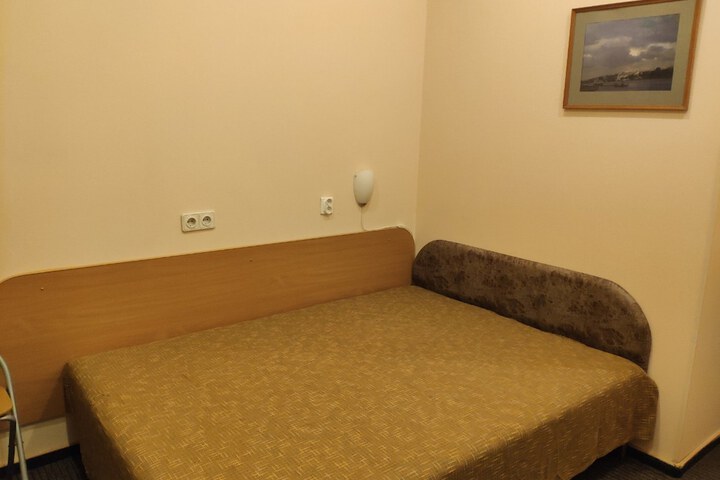 Room 10 of 19