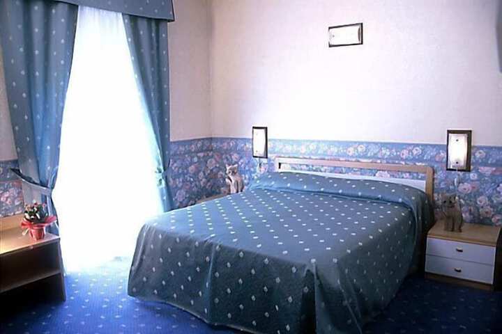 Room 9 of 65