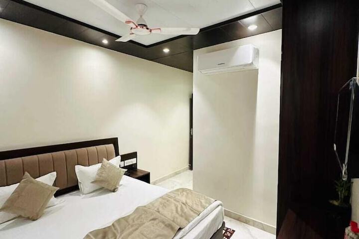 Kashi Darshan Hotel
