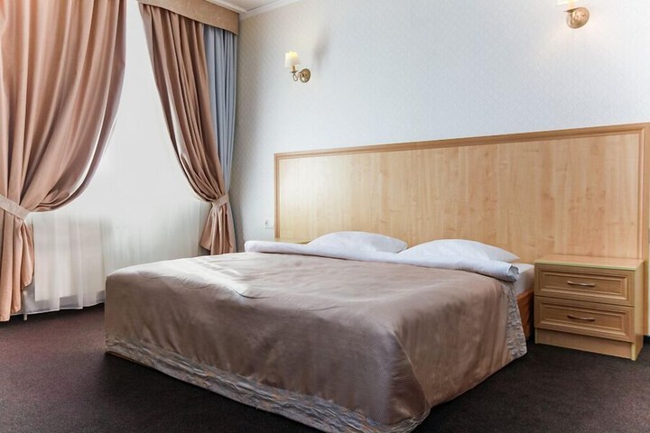 Room 27 of 38