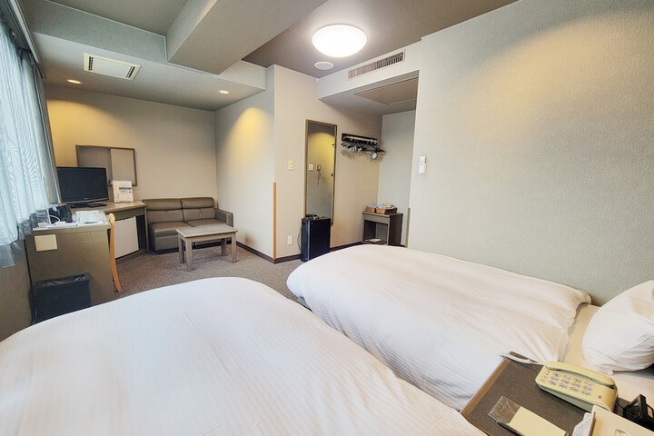 Room 6 of 33