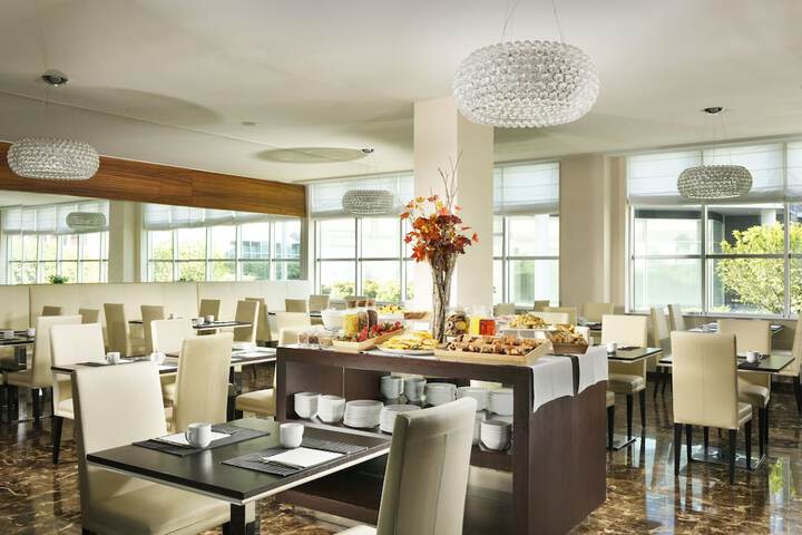 Breakfast area