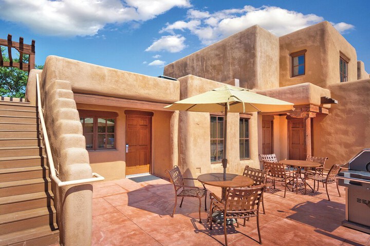 Hotel Exterior 28 of 34