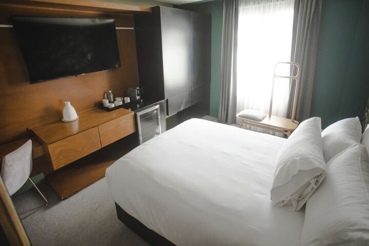Room 10 of 42