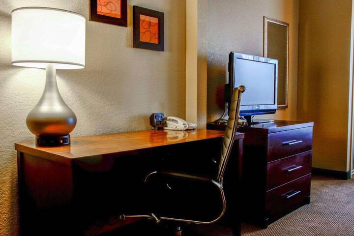 2 Queen Beds Suite (1 of 10)