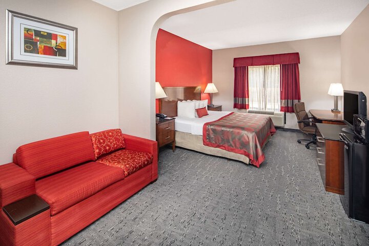 1 King Bed (1 of 11)