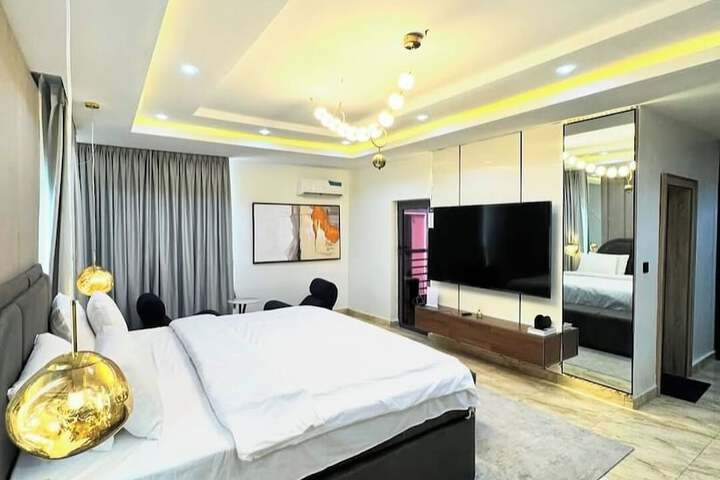 Room 7 of 17