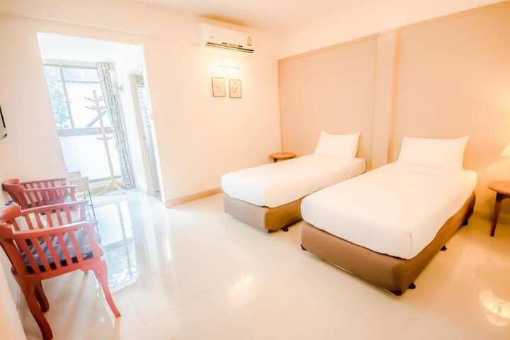 Room 12 of 68