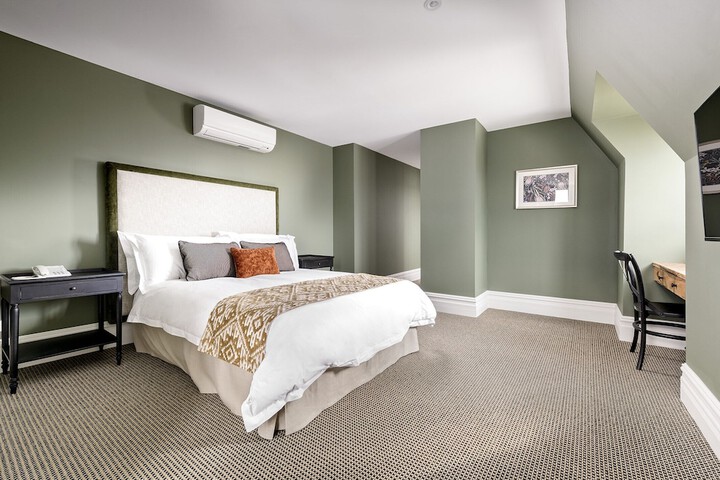 Room 16 of 42