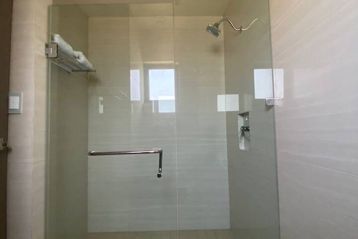 Room 5 of 9