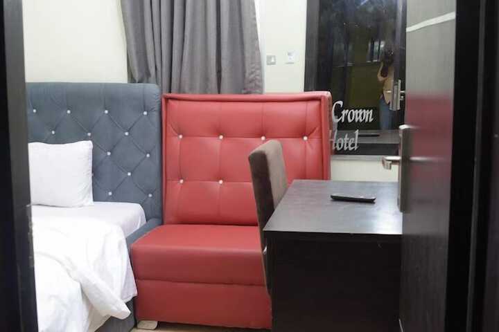 Room 4 of 40