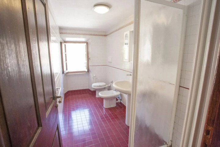 Room 6 of 11