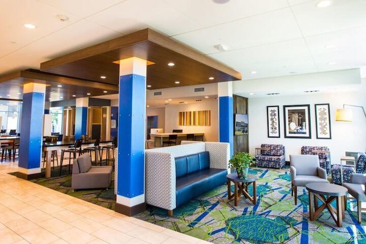Lobby lounge