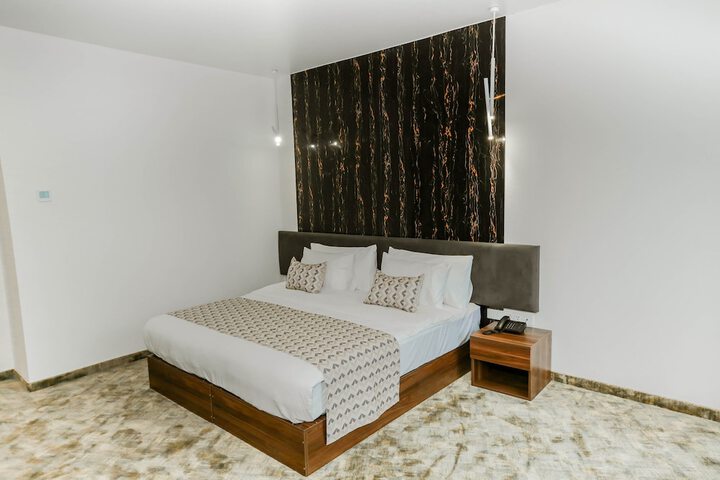 Room 42 of 85