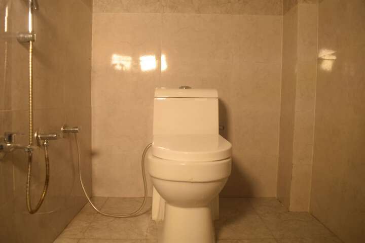 Room 6 of 8