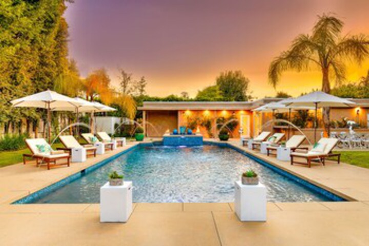 Pool 17 of 33