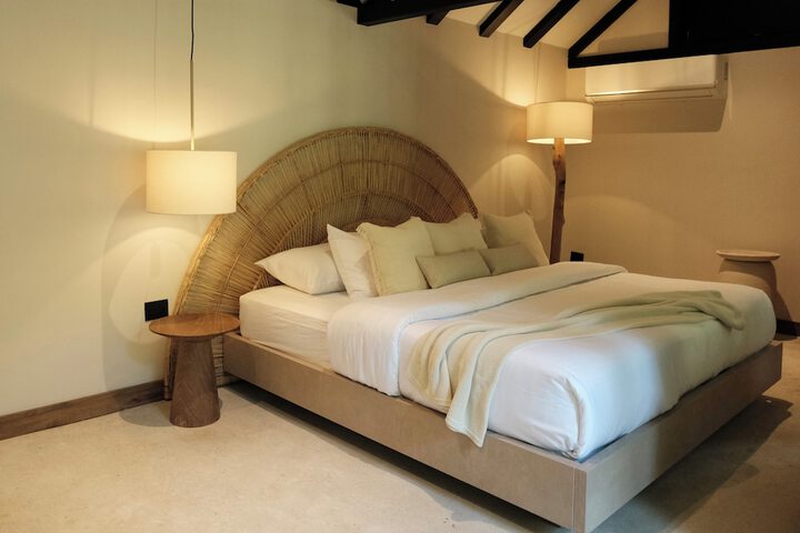 Room 10 of 48