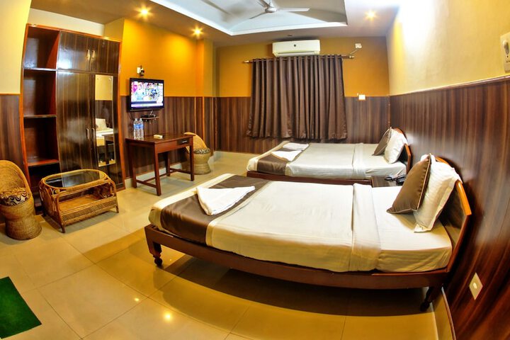 Room 9 of 33