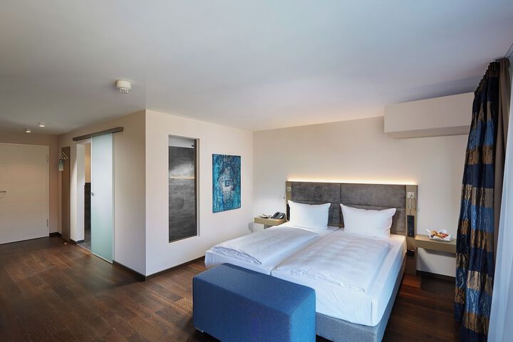 Room 18 of 110