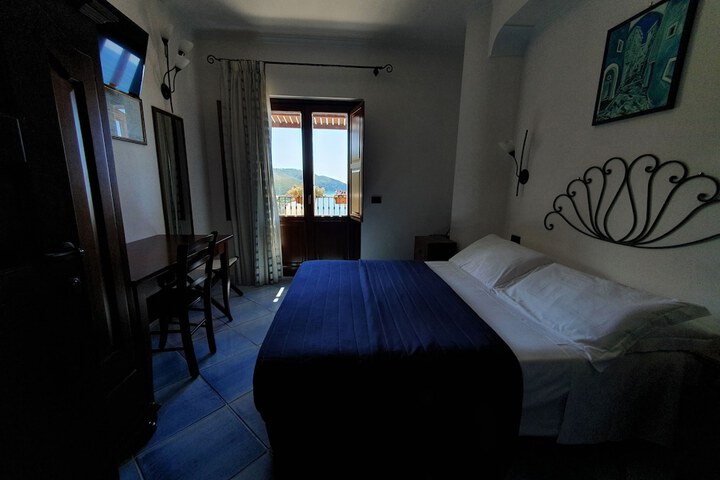 Room 5 of 38