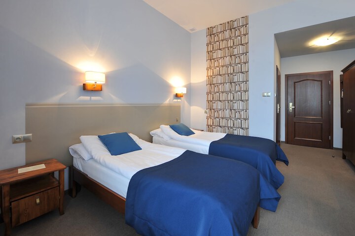 Room 3 of 47
