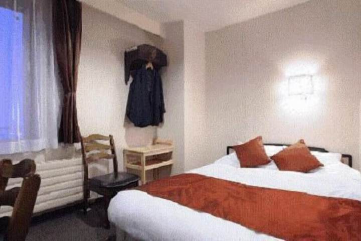 Room 12 of 24