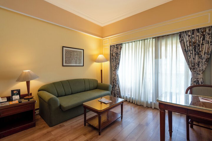 Room 13 of 160
