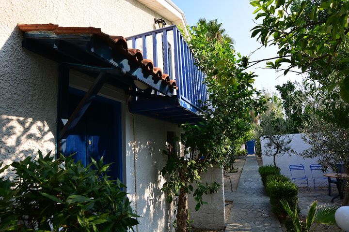 Hotel Exterior 96 of 103
