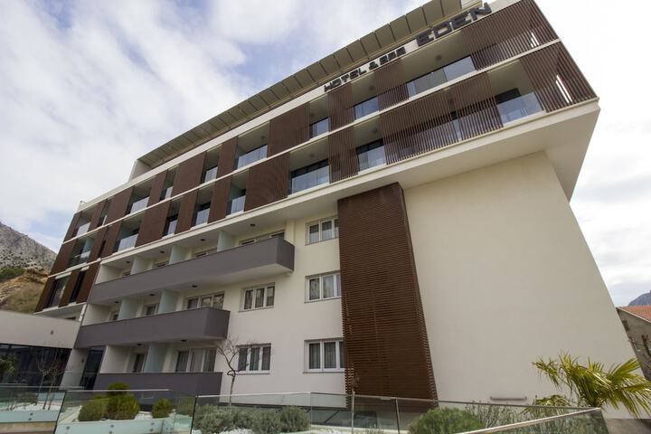 Hotel 125 of 136