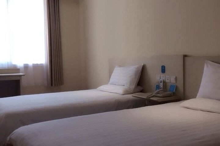 Room 6 of 21