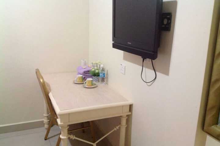 Room 25 of 32