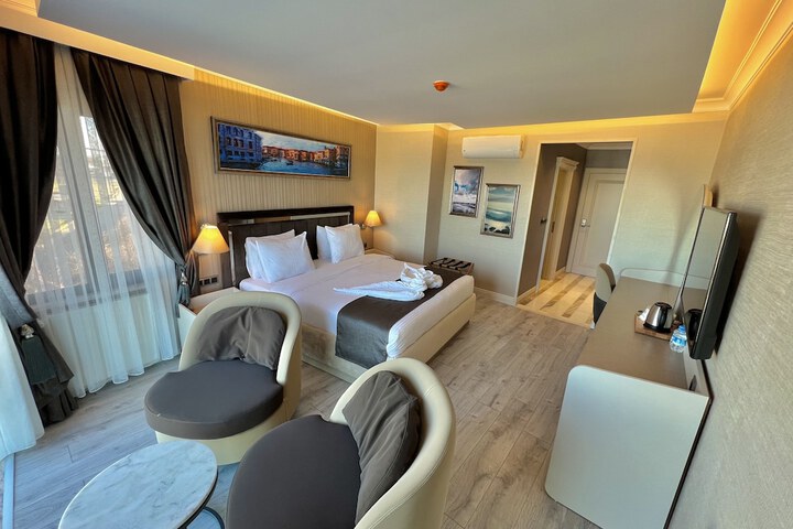 Room 9 of 72