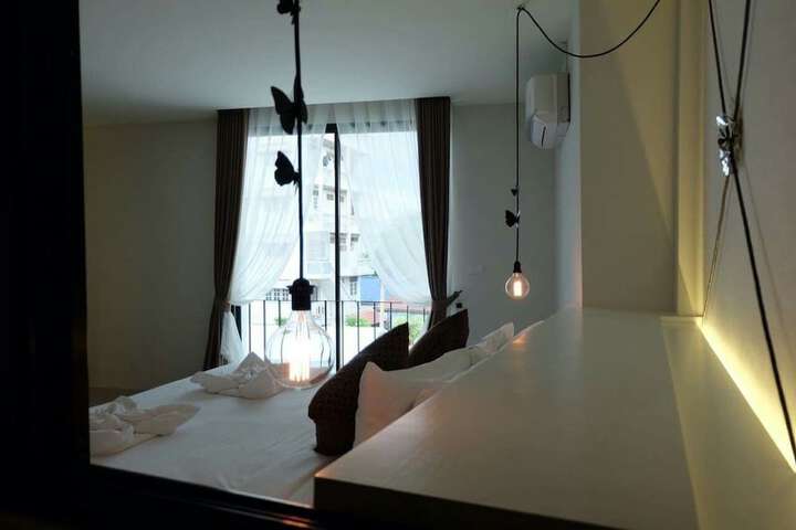 Room 16 of 108
