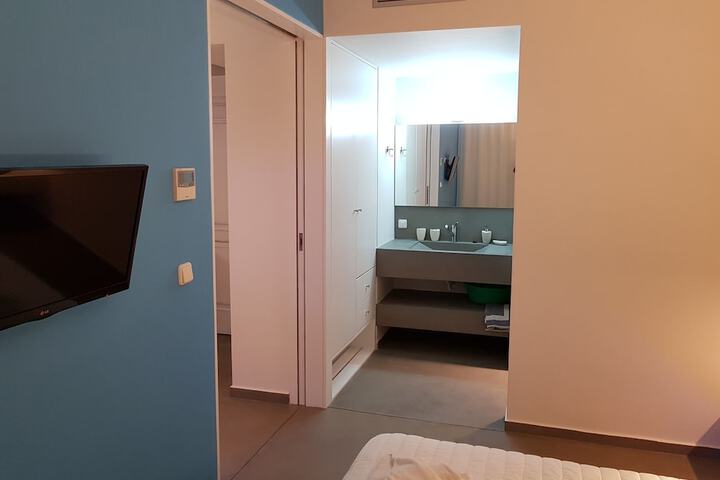 Room 115 of 172