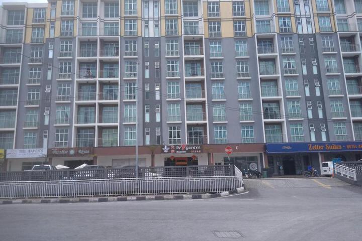 ASTINA BARINGTON SQUARE GOLDENHILL APRT P MALAM