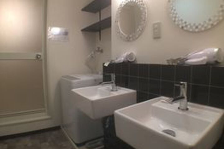 Room 8 of 115