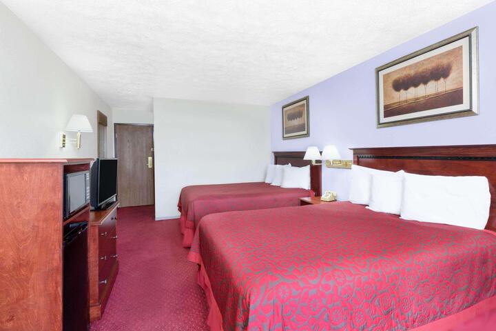 1 Queen Bed (19 of 21)