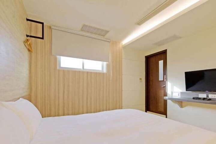 Room 9 of 19
