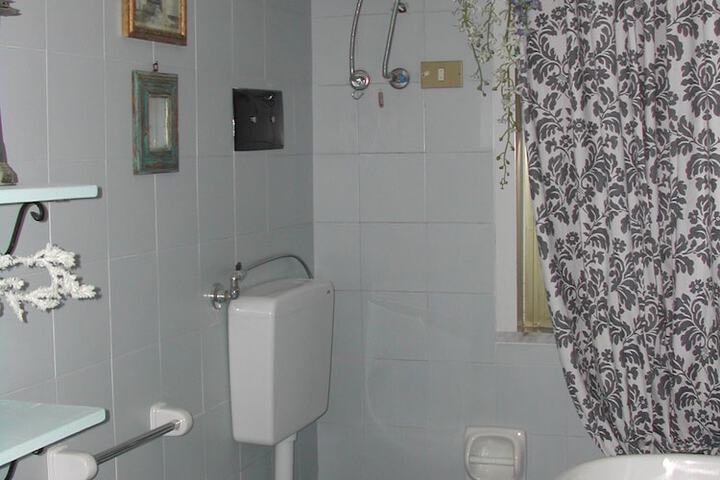 Room 11 of 14