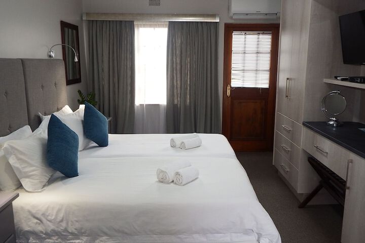 Room 4 of 36