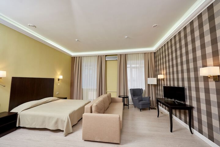 Room 3 of 92