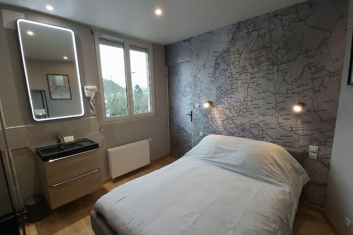 Room 3 of 33