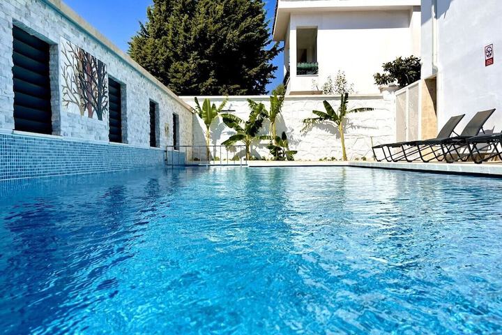 Pool 15 of 19