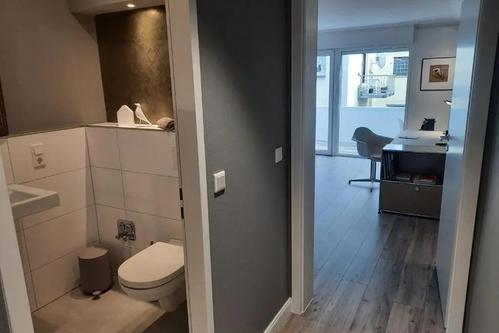 Room 8 of 10
