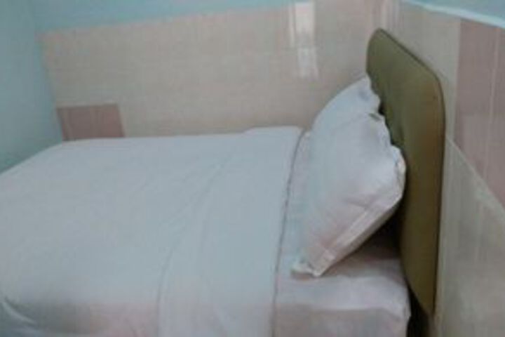 Room 12 of 27