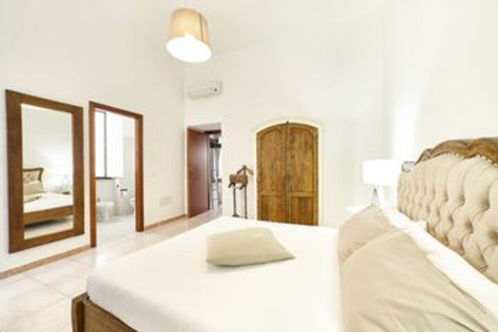 Room 2 of 11