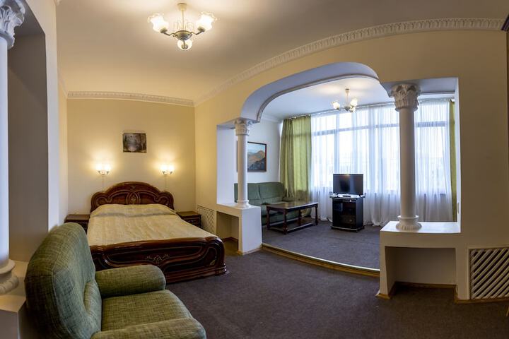 Room 15 of 53