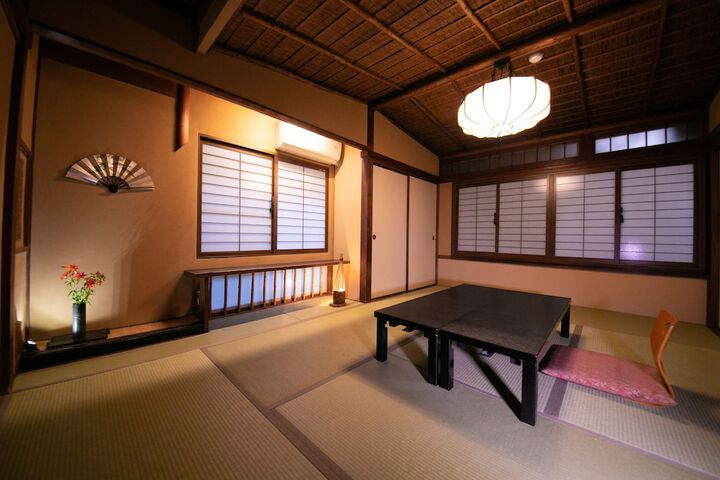Room 4 of 68