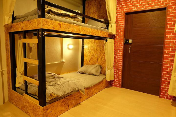 Room 16 of 82